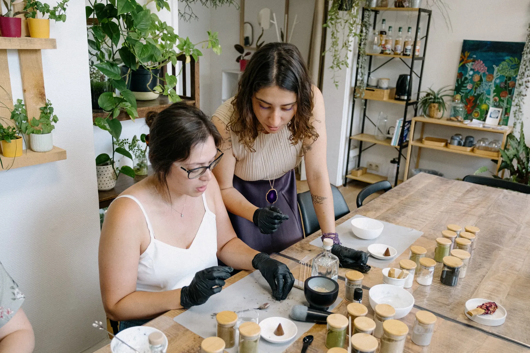 Learn how to make your own natural incense in a group with Luíza - Image n°4 - Wecandoo