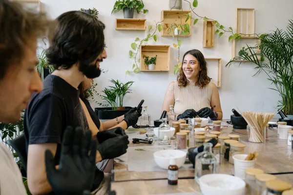 Learn how to make your own natural incense in a group with Luíza - Image n°5 - Wecandoo