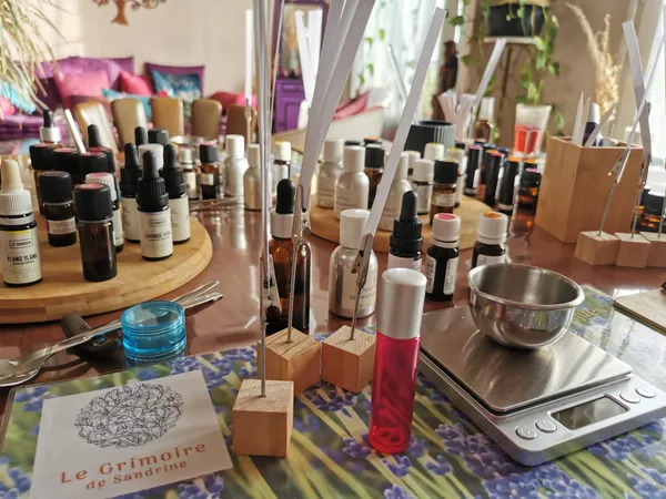 Créez votre parfum solide et votre huile de parfum avec Sandrine - Image n°4 - Wecandoo