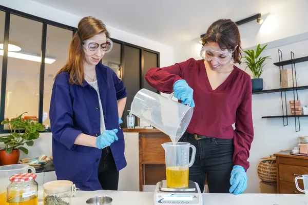 Étonnez votre équipe et fabriquez un savon chacun, avec Éléonore - Image n°2 - Wecandoo