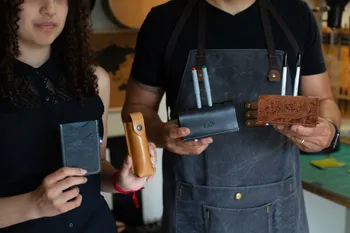 Réalisez votre porte-stylo en cuir
