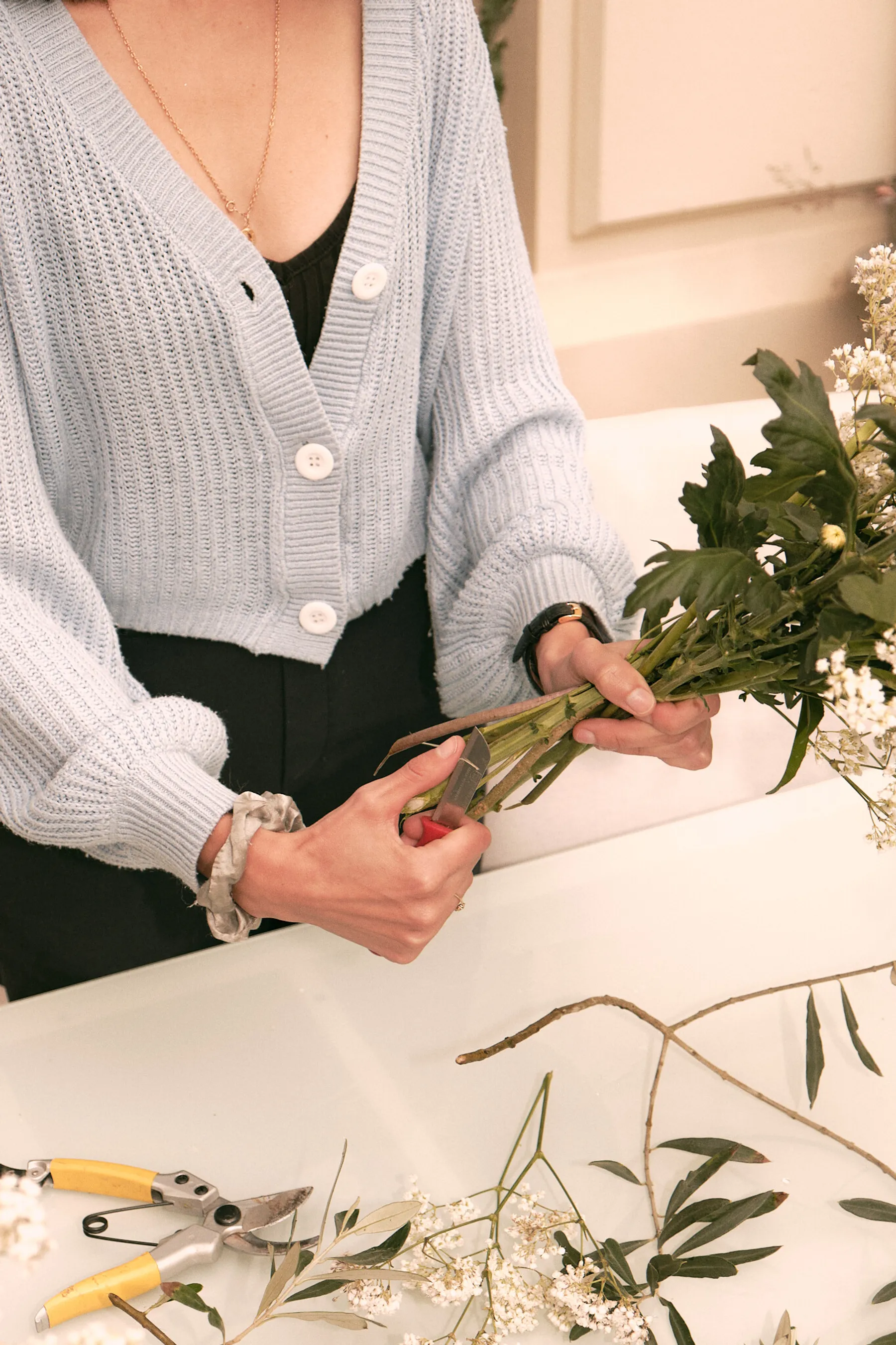 Composez un bouquet de fleurs fraîches avec Hélène et Clara - Afbeelding nr. 4 - Wecandoo