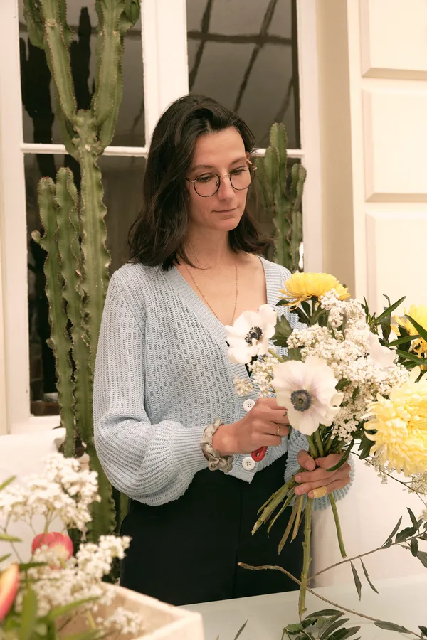 Composez un bouquet de fleurs fraîches avec Hélène et Clara - Image n°5 - Wecandoo
