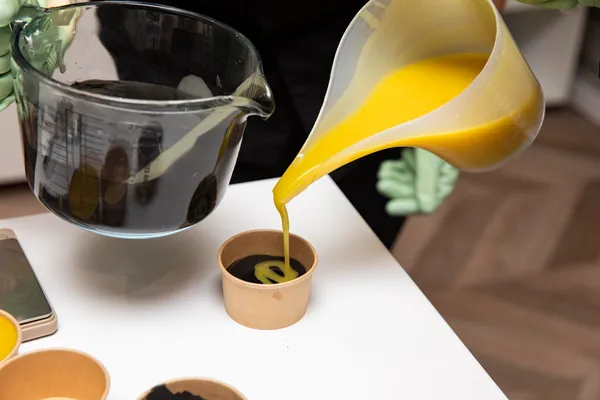 Enchantez votre équipe dans votre lieu et réalisez vos savons artisanaux avec Typhaine et Marion - Afbeelding nr. 2 - Wecandoo