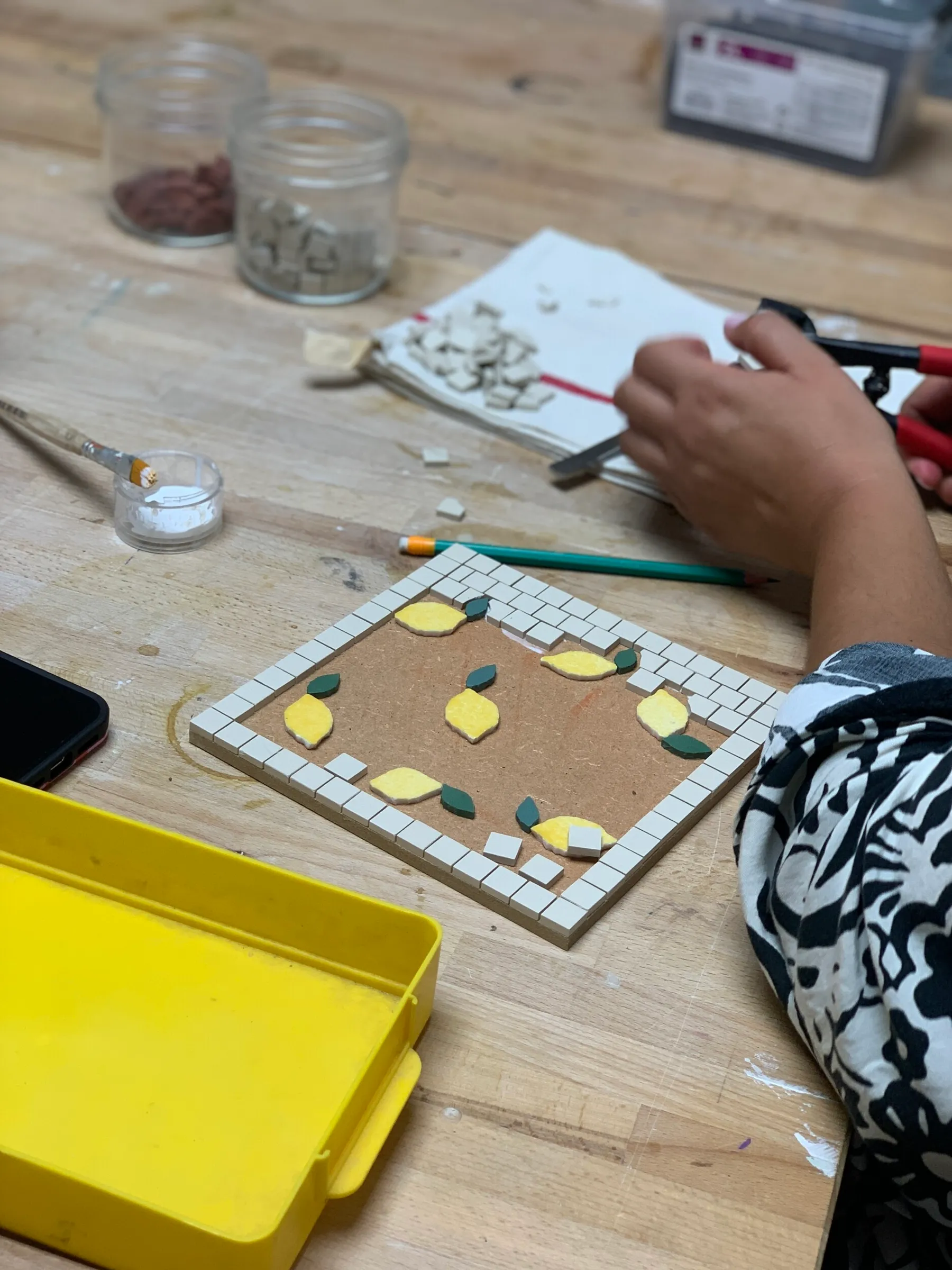 Fabriquez votre dessous de plat en mosaïque avec Sara - Image n°3 - Wecandoo