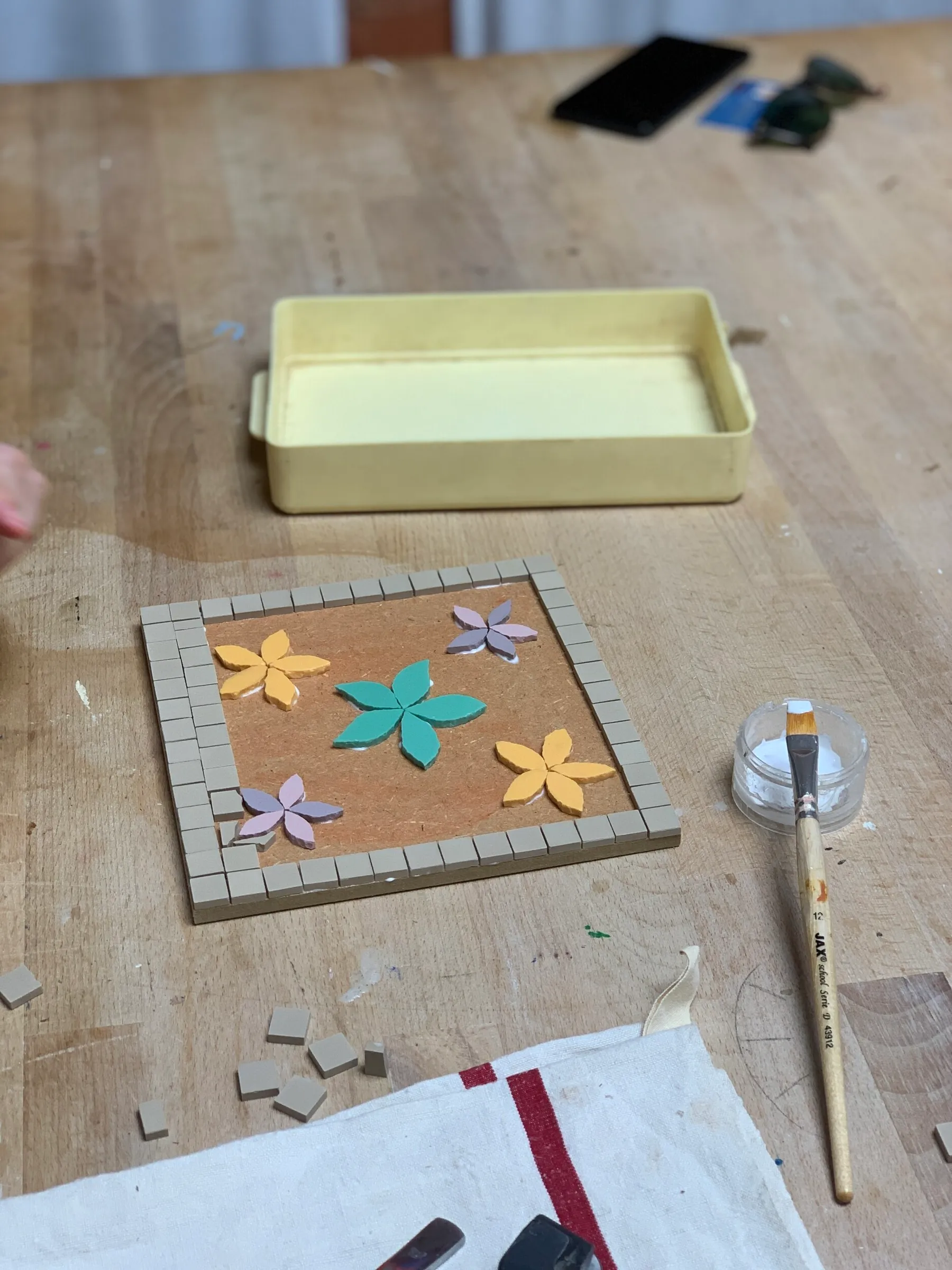 Fabriquez votre dessous de plat en mosaïque avec Sara - Image n°4 - Wecandoo