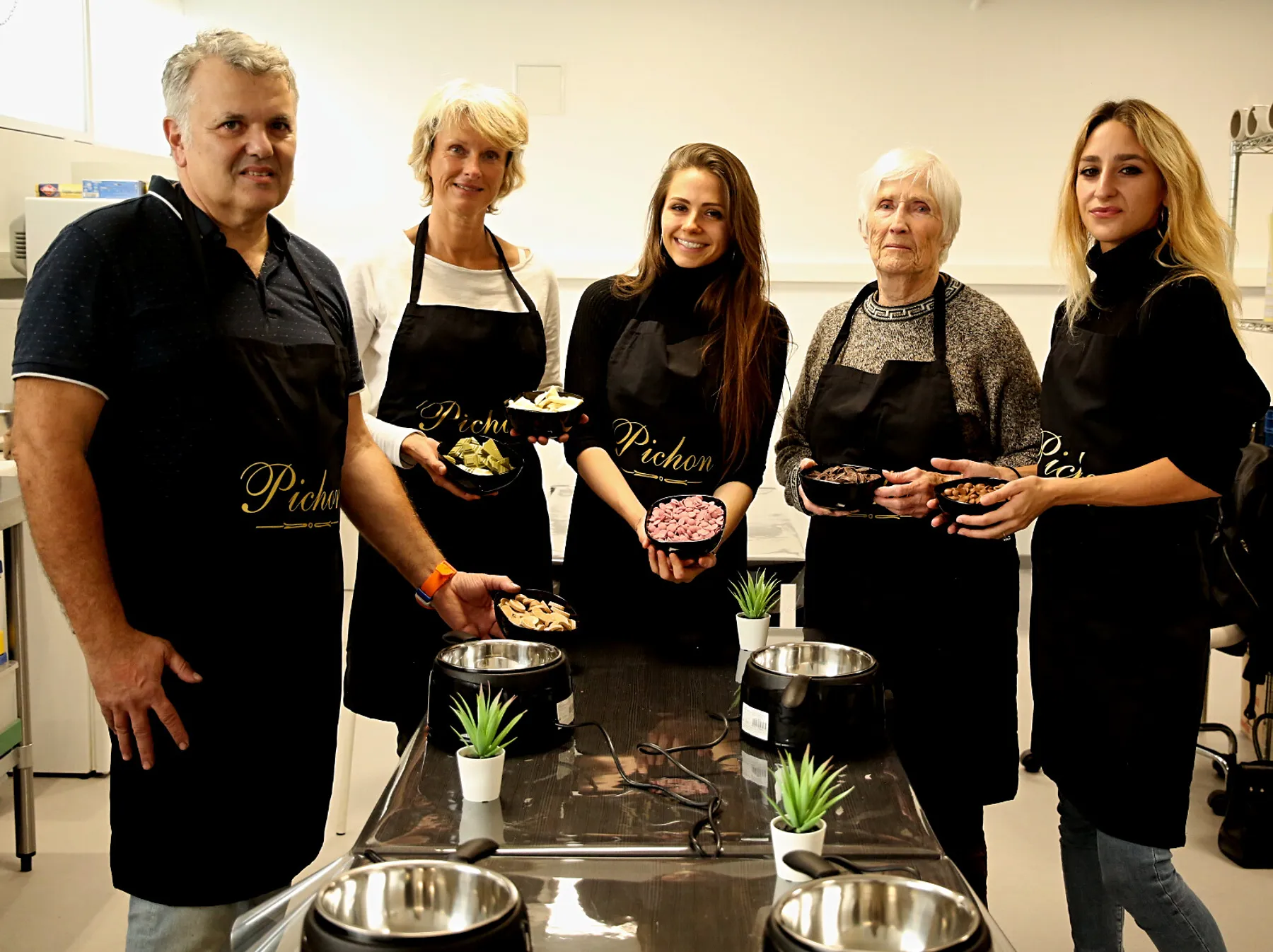 Faite participer votre équipe à une création et dégustation de chocolat avec Clara - Image n°2 - Wecandoo