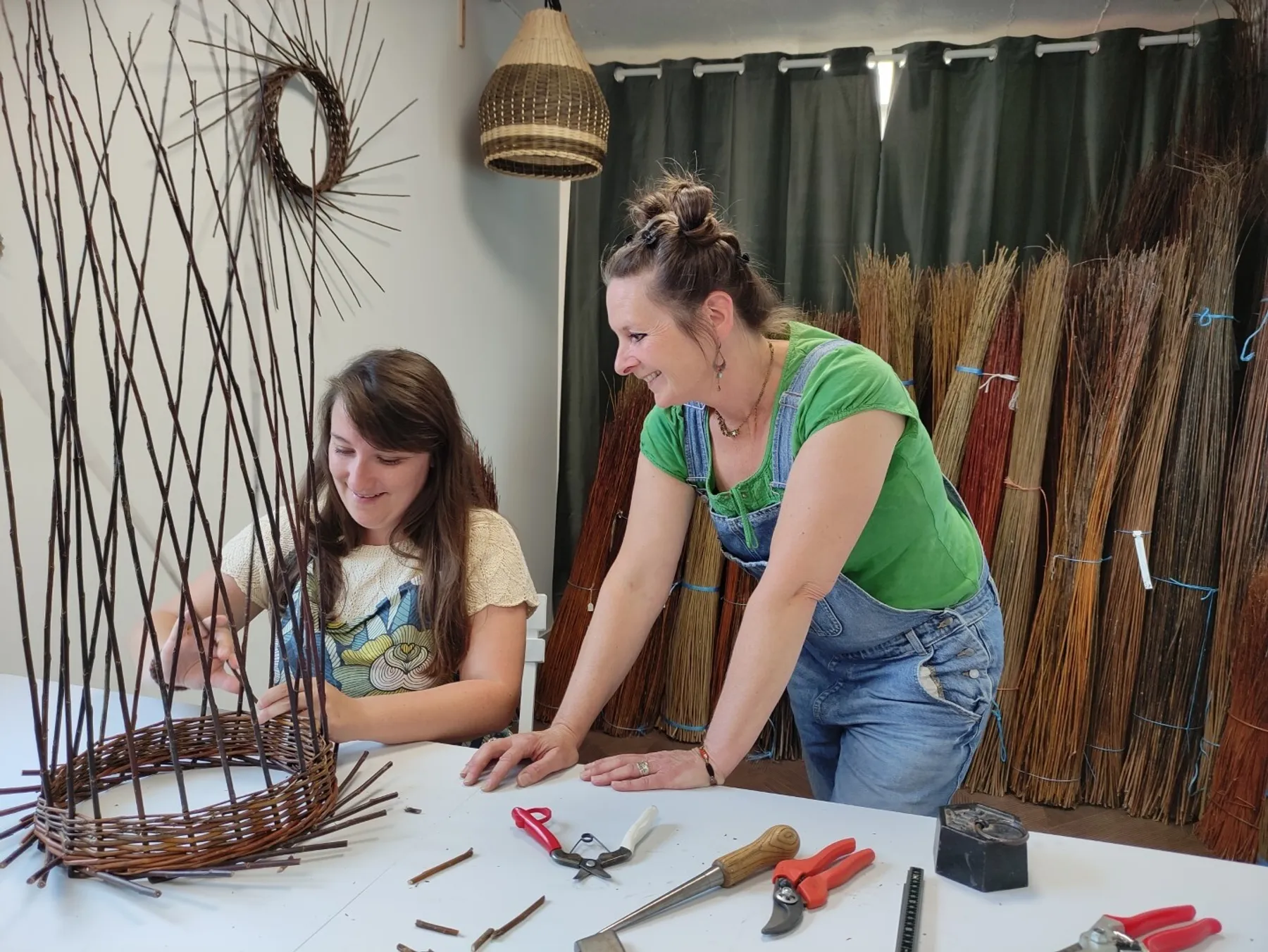 Créez votre couronne unique en osier avec Estelle - Image n°3 - Wecandoo