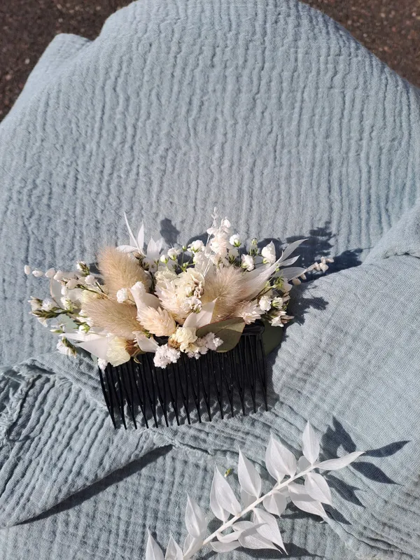 Réalisez votre accessoires en fleurs séchées avec Hélène et Clara - Image n°3 - Wecandoo