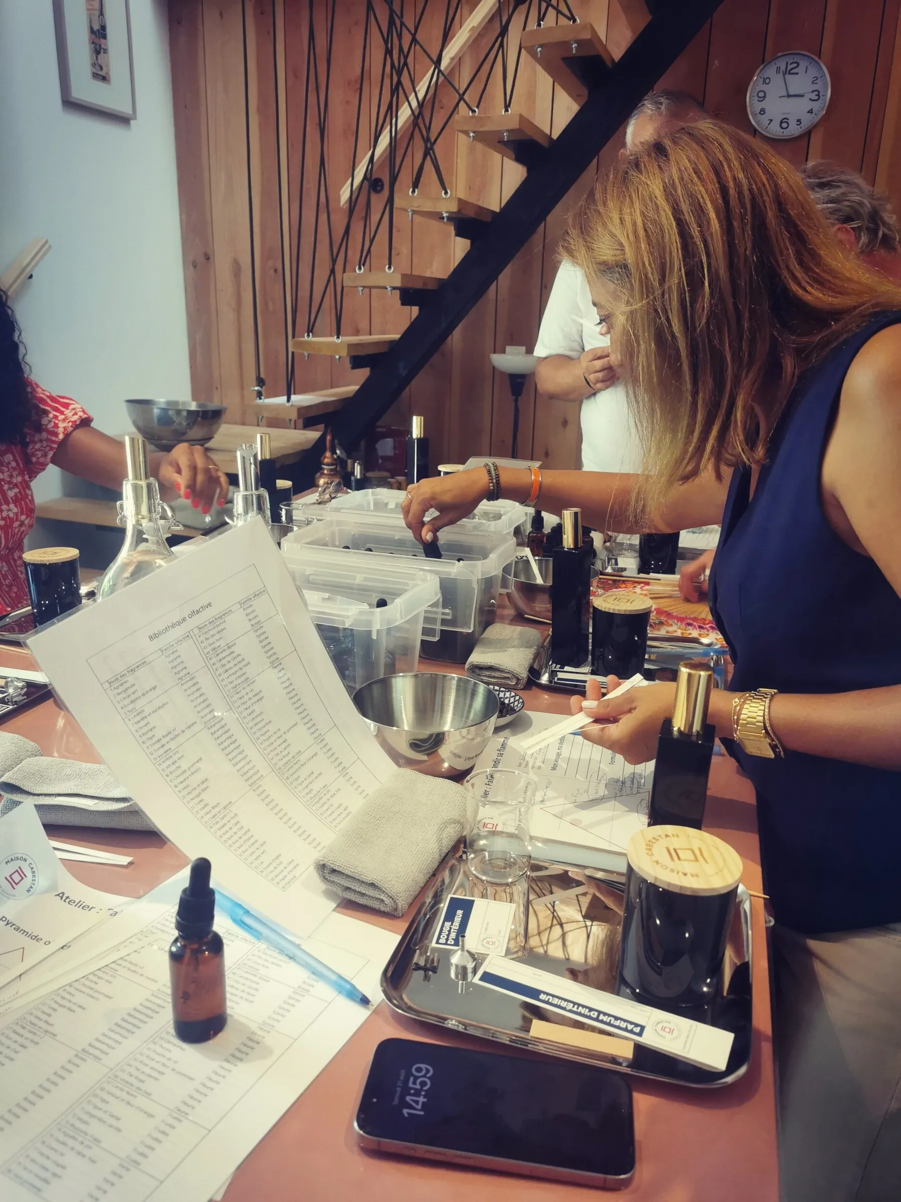 Inspirez votre équipe et réalisez chacun votre bougie parfumée avec Sophie - Image n°1 - Wecandoo