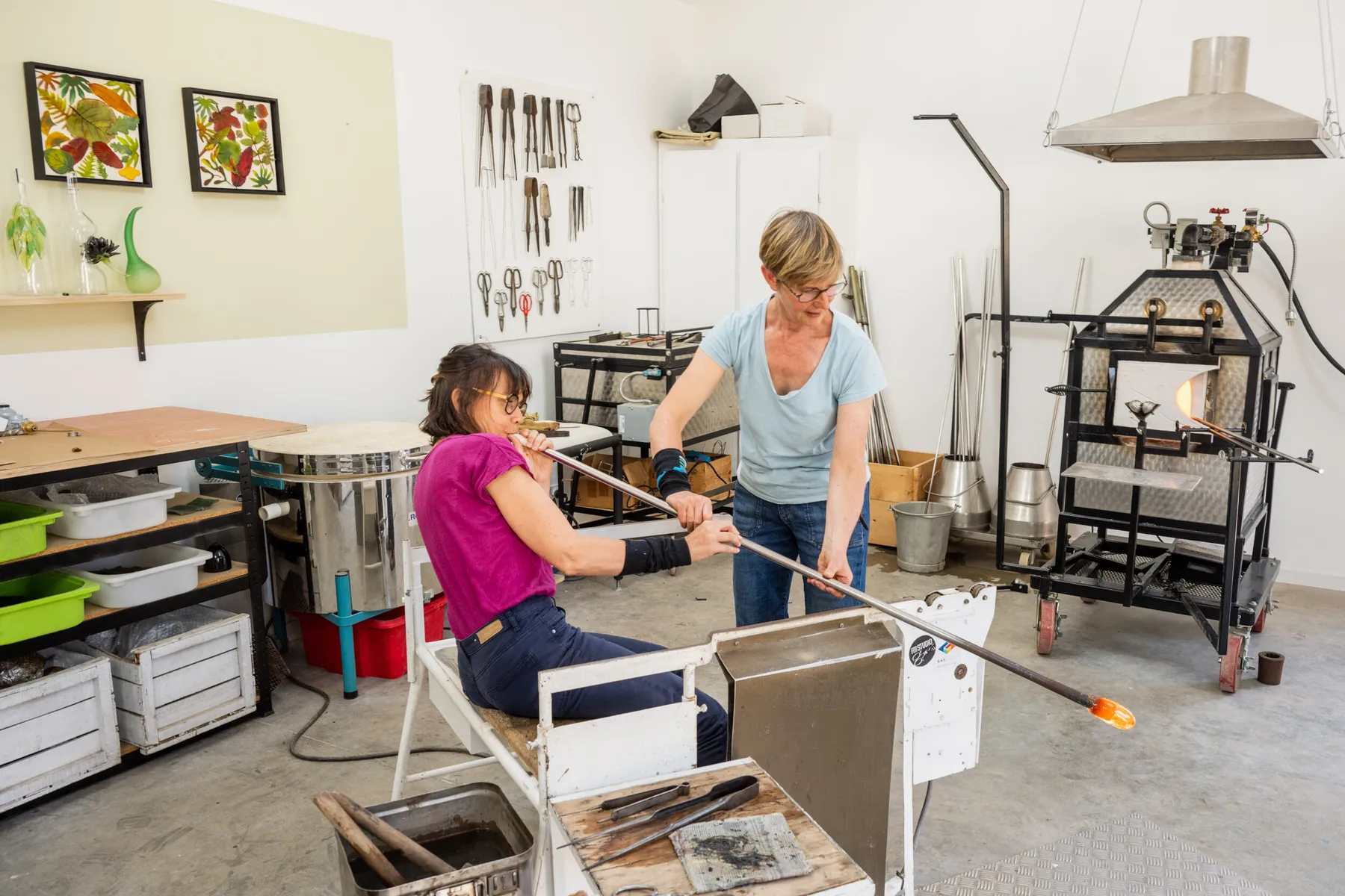 Initiez-vous au soufflage de verre avec Julie - Image n°4 - Wecandoo