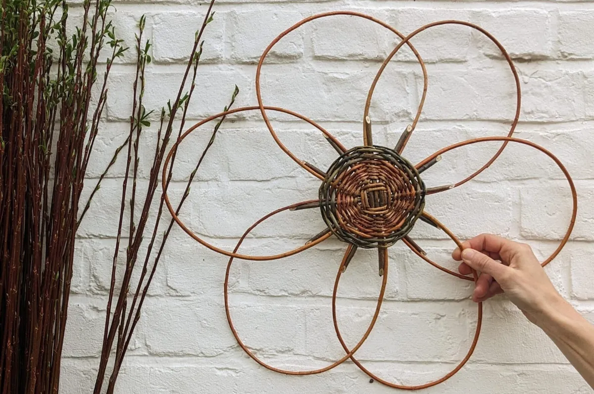 Confectionnez votre fleur murale