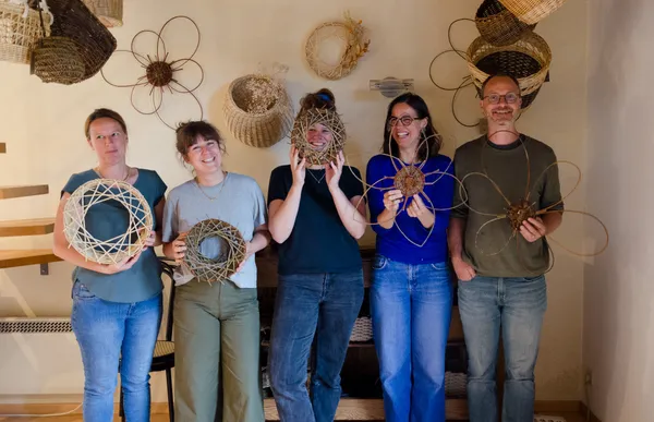Découvrez l'art de la vannerie et réalisez votre abat-jour avec Aline - Afbeelding nr. 5 - Wecandoo