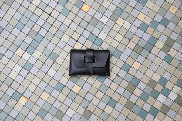 Assemblez votre porte-lunettes ou porte-cartes en cuir avec Sabine - Afbeelding nr. 5 - Wecandoo