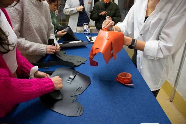 Assemblez votre pochette d'ordinateur en cuir avec Sabine - Image n°3 - Wecandoo