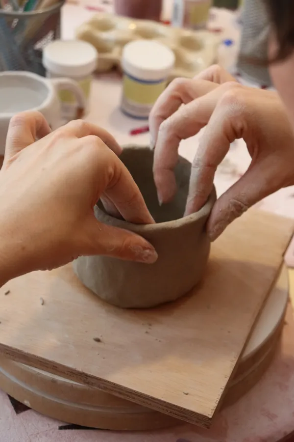 Modelez et décorez votre pièce en céramique avec Célia à Preuilly-sur-Claise - Image n°4 - Wecandoo