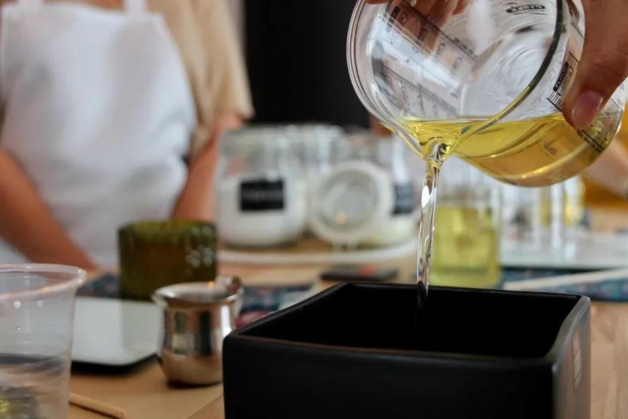 Réalisez votre bougie en groupe sur votre lieu avec Carole - Afbeelding nr. 1 - Wecandoo