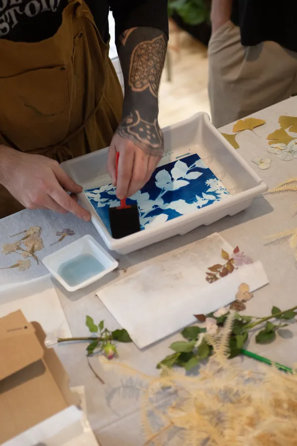 Émerveillez votre équipe et réalisez vos œuvres en cyanotype avec Pierre - Image n°2 - Wecandoo