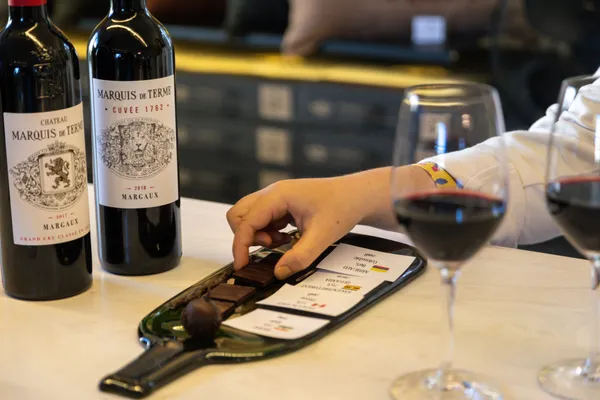 Surprenez votre équipe et dégustez des accords vins et chocolats avec Lucie et son équipe - Image n°2 - Wecandoo