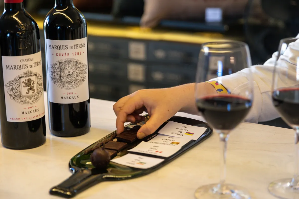 Dégustez des accords vins et chocolats en groupe