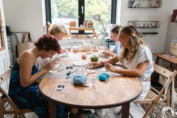 Customisez votre coussin en punch needle avec Aline - Afbeelding nr. 3 - Wecandoo