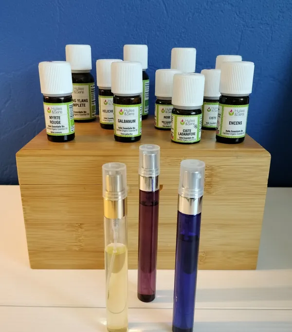 Réalisez votre eau de parfum aux huiles essentielles avec Aurélie - Image n°4 - Wecandoo