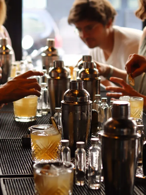 Réunissez votre équipe et apprenez à shaker vos cocktails - Image n°3 - Wecandoo