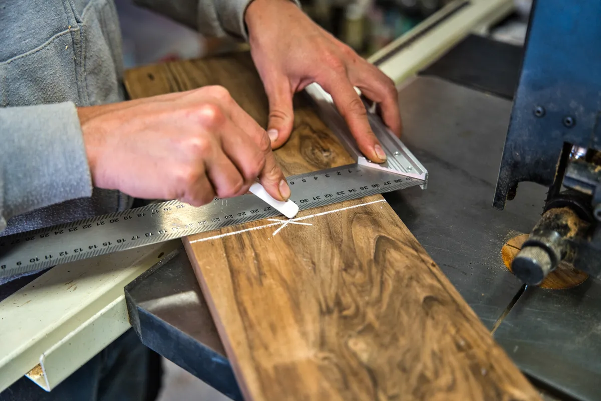 Réalisez votre planche à découper en bois local