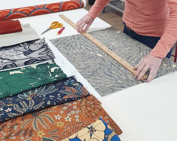 Tapissez votre tabouret vintage - Image n°2 - Wecandoo