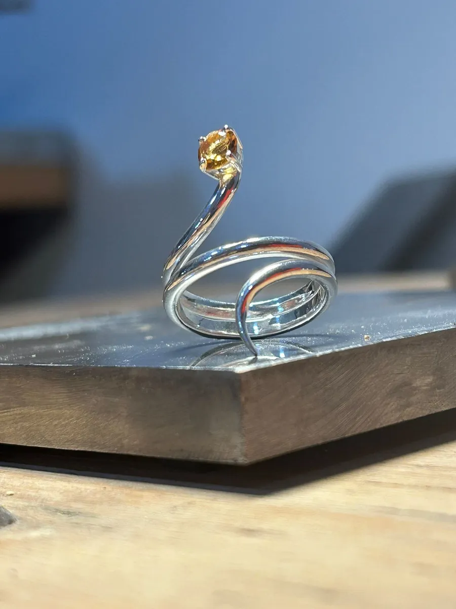 Créez votre bague en argent et pierre fine - Image n°1 - Wecandoo