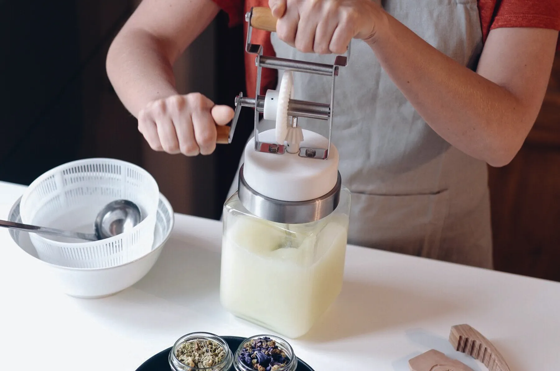 Réunissez votre équipe dans une laiterie et réalisez vos tommes et ricottas avec Anthony - Image n°2 - Wecandoo