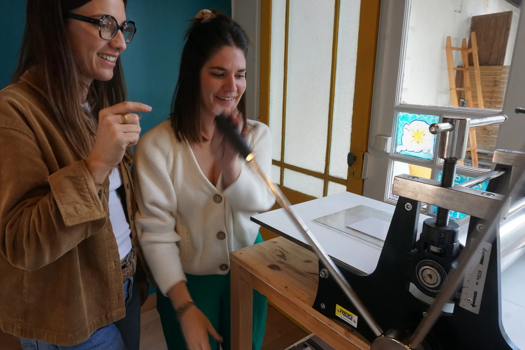 Enchantez votre équipe et initiez-les à la linogravure avec Maxine - Image n°4 - Wecandoo