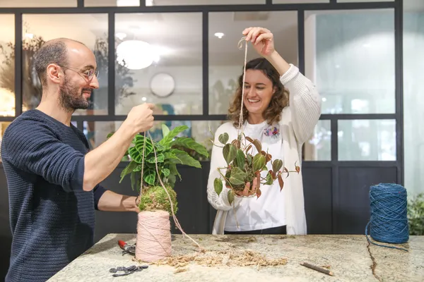 Inspirez votre équipe et réalisez chacun un kokedama unique avec Laura - Image n°2 - Wecandoo