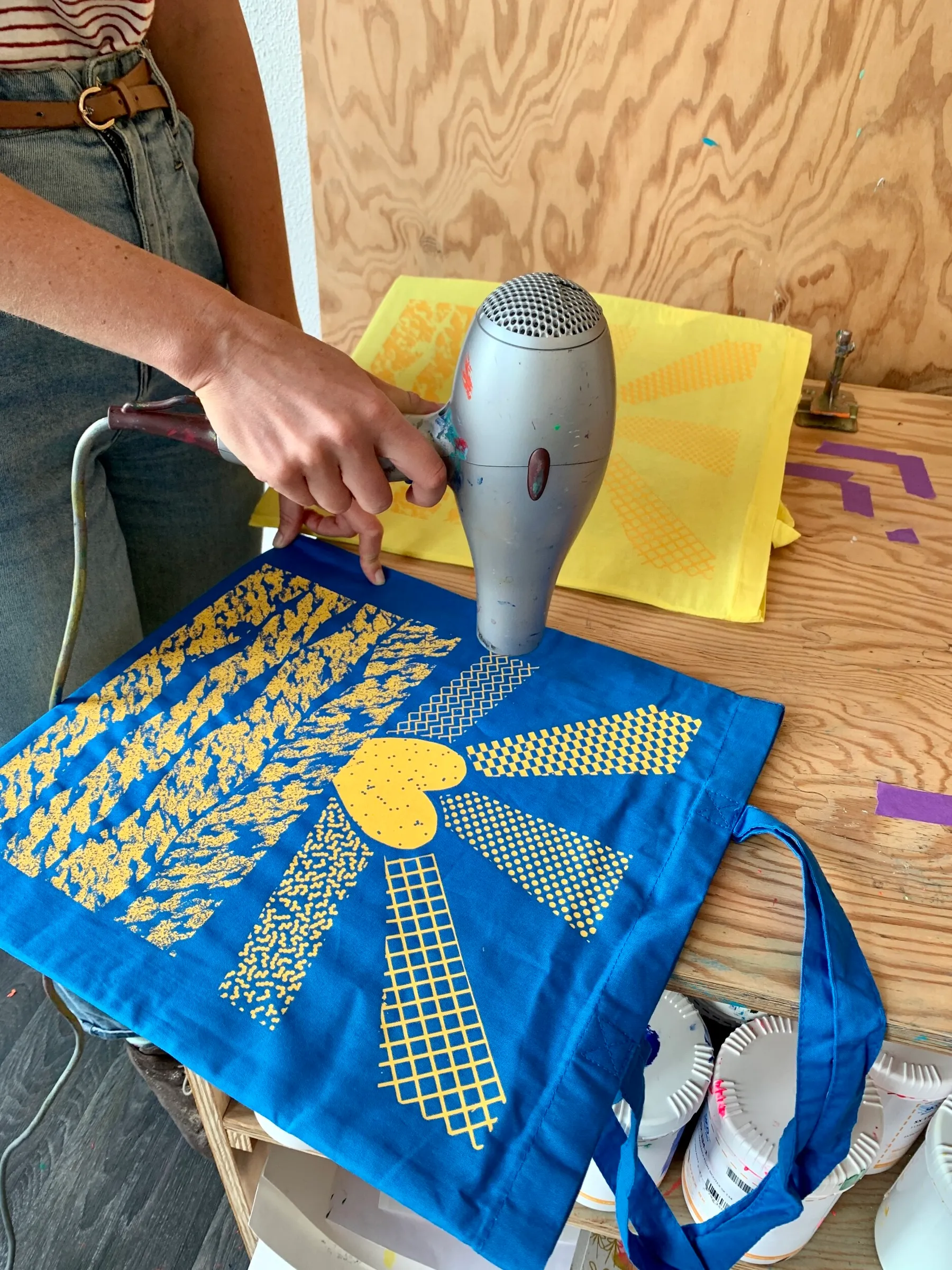 Réunissez votre équipe et sérigraphiez vos tote bags avec Coline - Image n°4 - Wecandoo