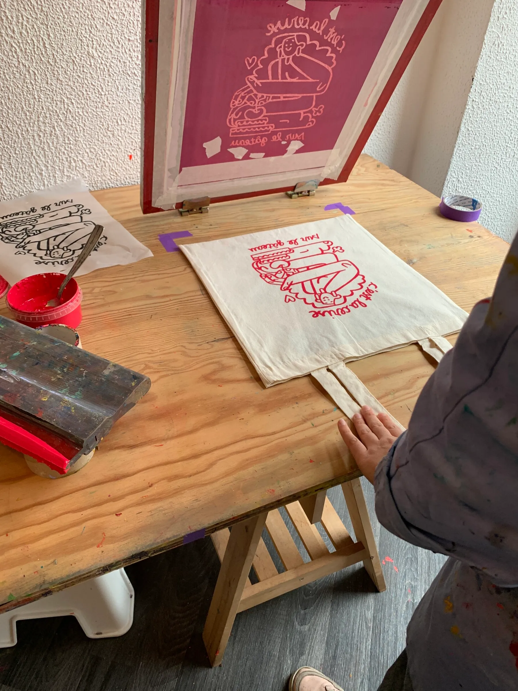 Inspirez votre équipe et sérigraphiez vos tote bags à l'aide de pochoirs, avec Coline - Image n°5 - Wecandoo