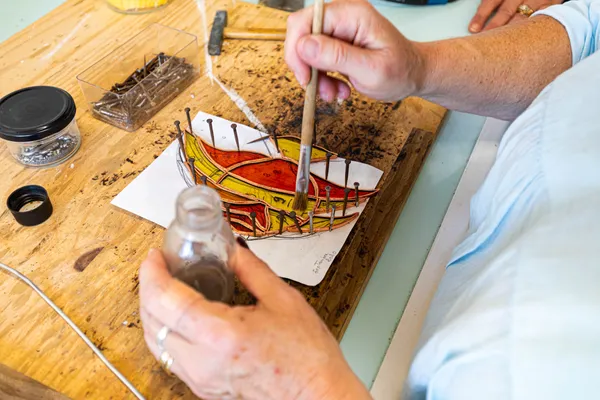 Découvrez l'art du vitrail avec Marie-Michèle - Image n°3 - Wecandoo