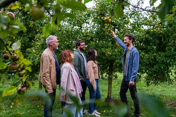Visitez une cidrerie et dégustez du cidre avec Théo ou Robin - Image n°1 - Wecandoo