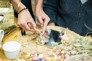 Réalisez votre miroir en fleurs séchées