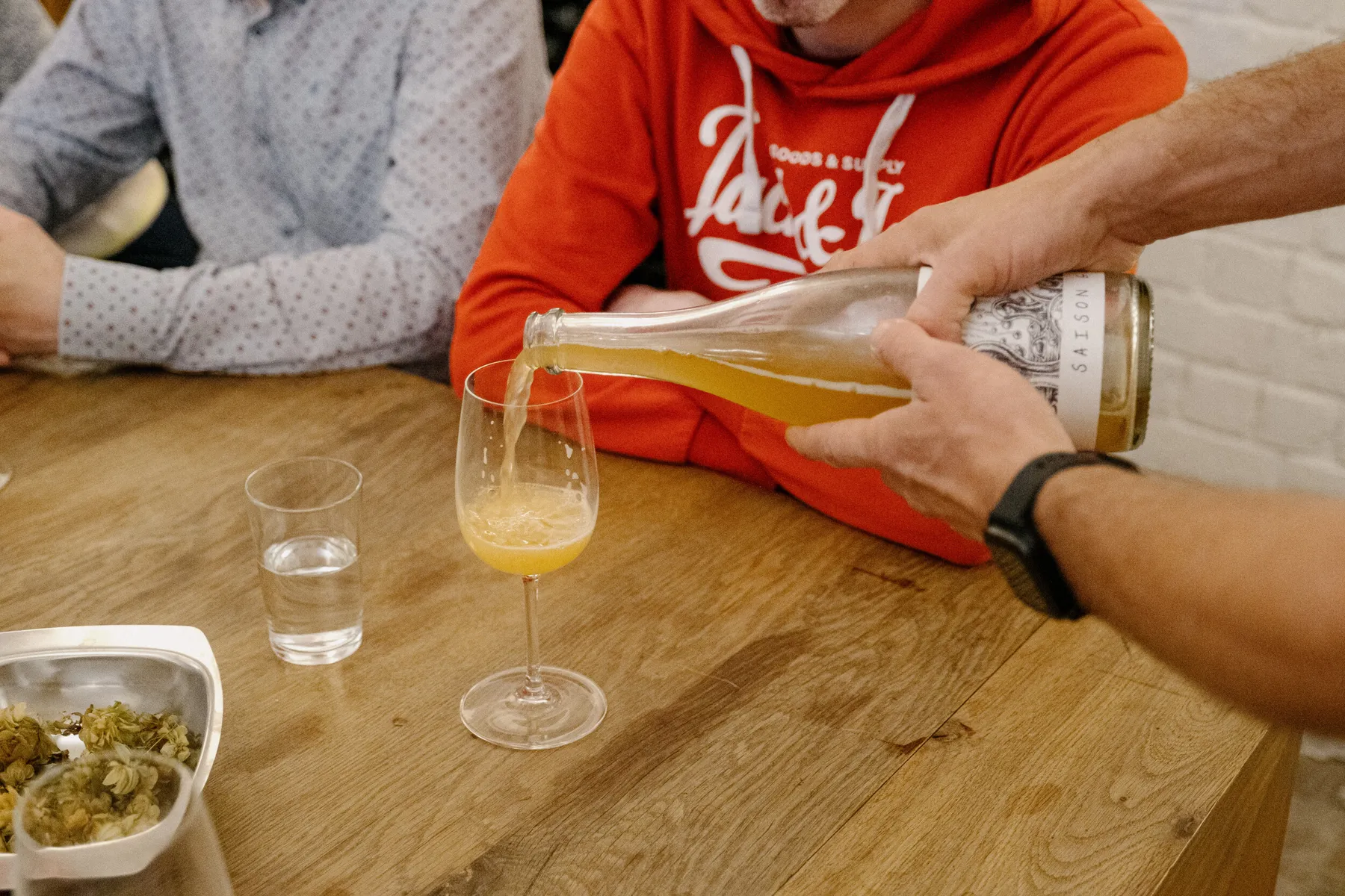 Dégustez des bières artisanales dans un chai urbain avec Alexis - Image n°1 - Wecandoo