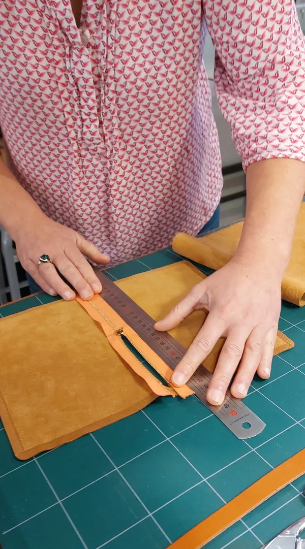 Fabriquez votre pochette zippée en cuir - Image n°2 - Wecandoo