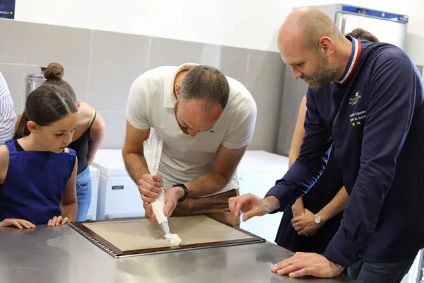 Réalisez vos macarons avec un Meilleur Ouvrier de France (MOF) - Image n°2 - Wecandoo