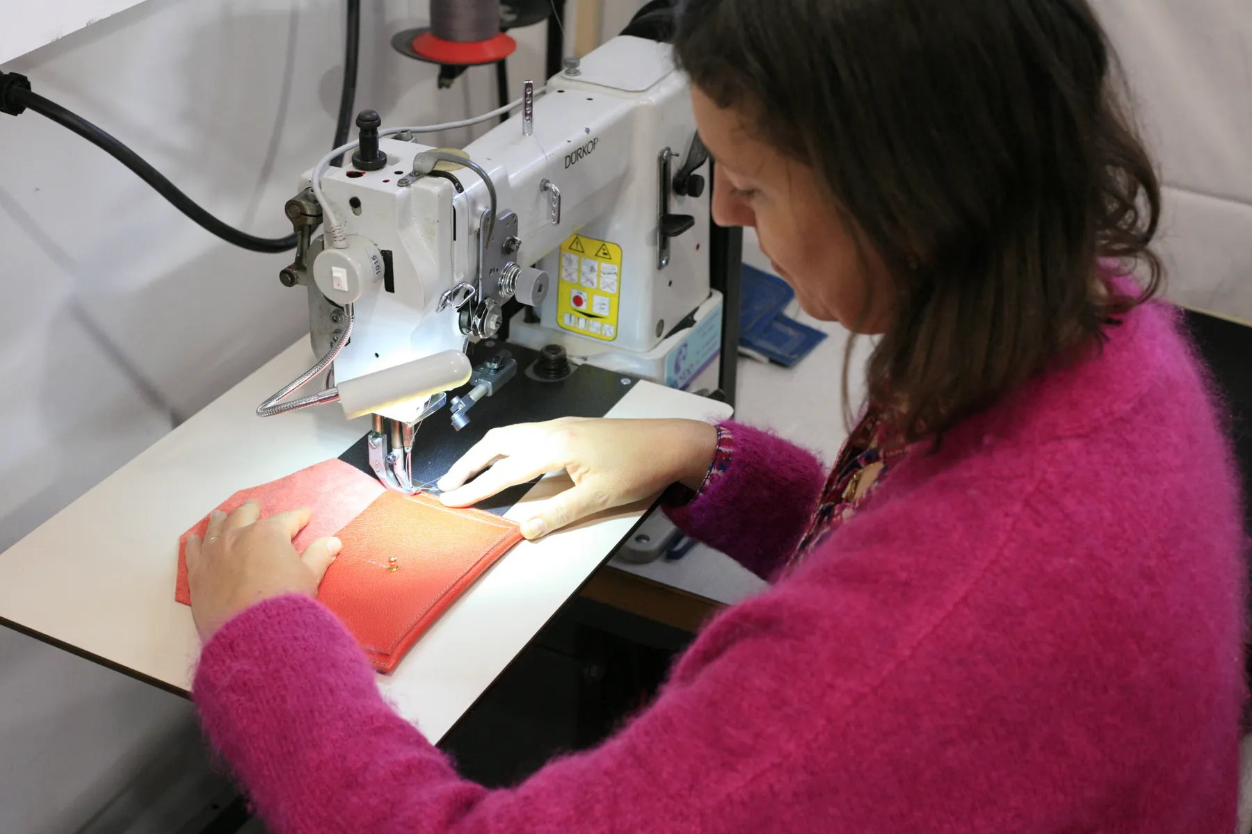 Créez votre sac pochette en cuir - Image n°4 - Wecandoo