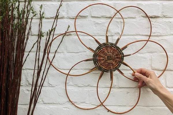 Découvrez l'art de la vannerie et confectionnez votre fleur murale avec Aline - Afbeelding nr. 5 - Wecandoo