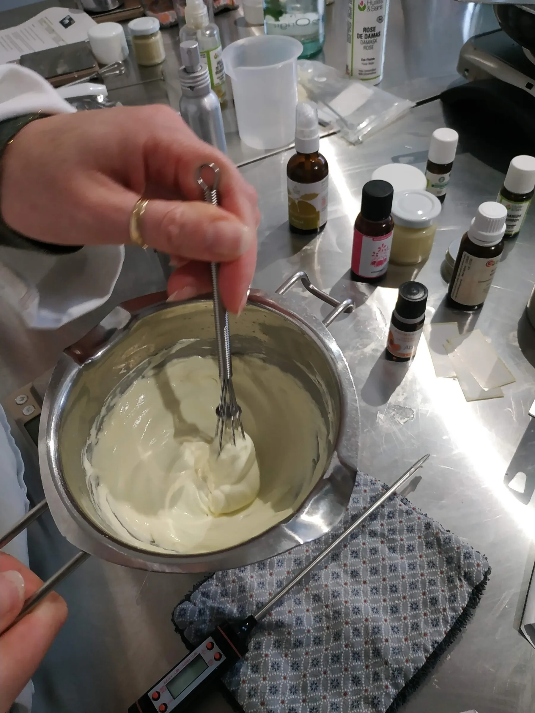 Captivez votre équipe et initiez-les à la saponification avec Aurélie - Image n°5 - Wecandoo