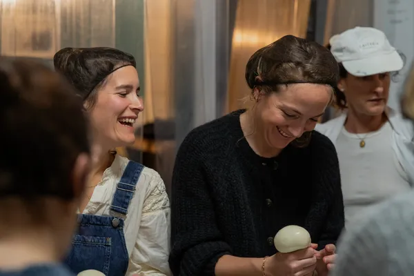 Rapprochez votre équipe et confectionnez des mozzarellas avec Claire - Image n°2 - Wecandoo