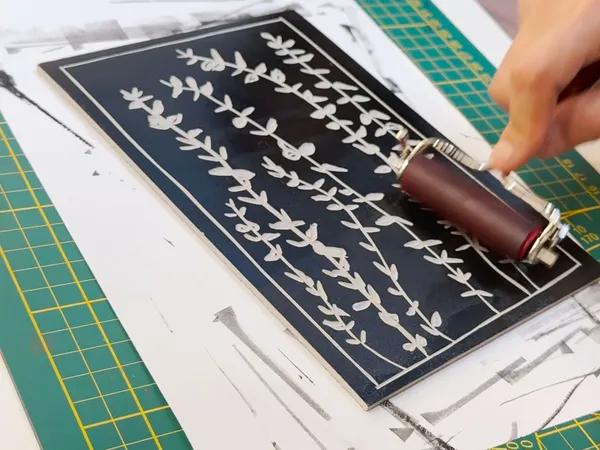 Initiez votre équipe à la linogravure en prenant l'apéro avec Tania - Afbeelding nr. 4 - Wecandoo