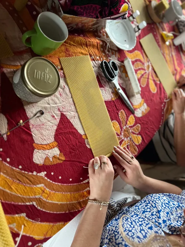 Fabriquez votre bee wrap et votre bougie en cire d'abeille - Image n°3 - Wecandoo