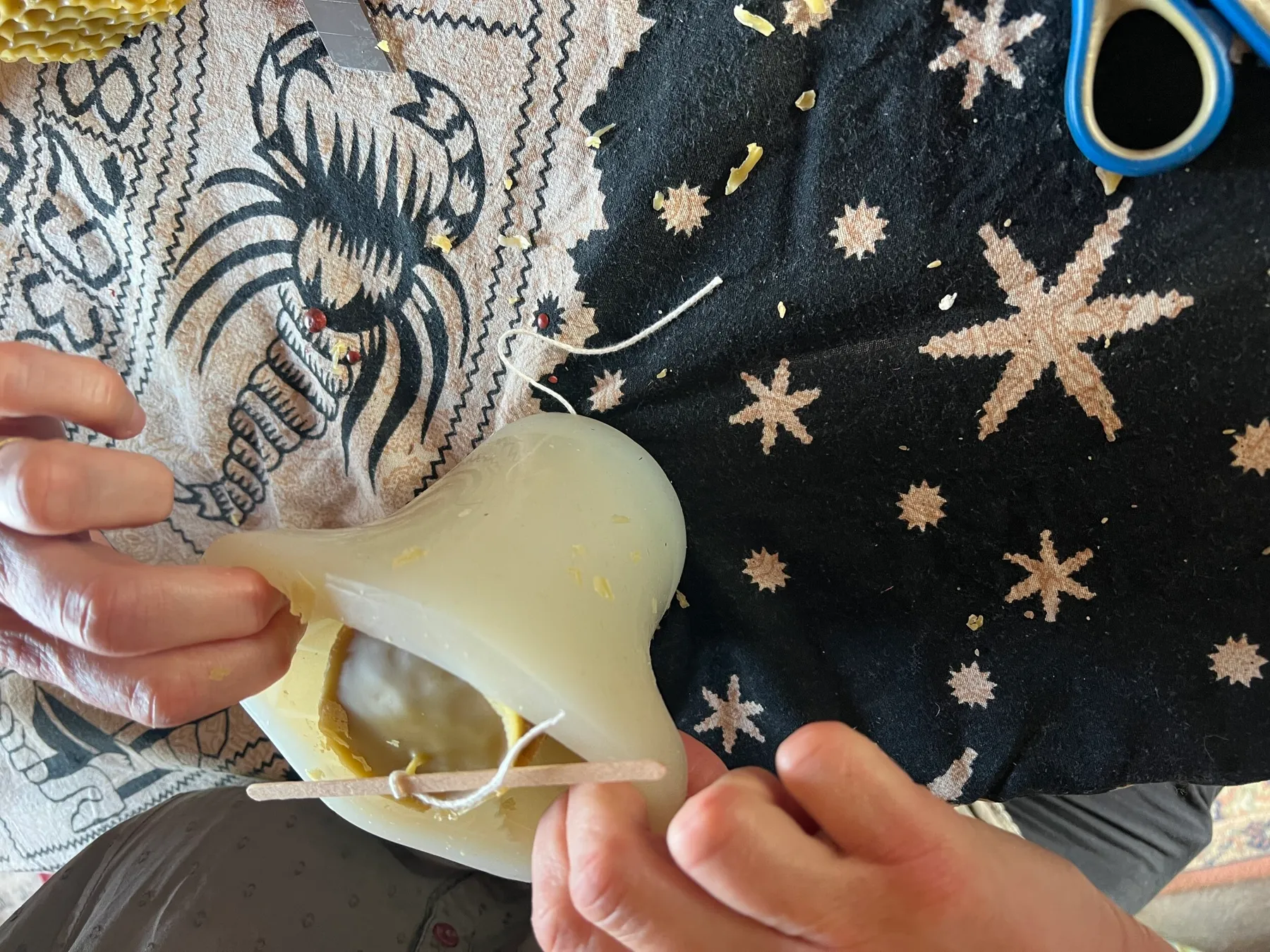 Fabriquez votre bee wrap et votre bougie en cire d'abeille - Image n°4 - Wecandoo