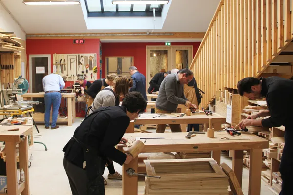 Enchantez votre équipe et sculptez chacun un tire-bouchon en bois avec Victor - Afbeelding nr. 2 - Wecandoo