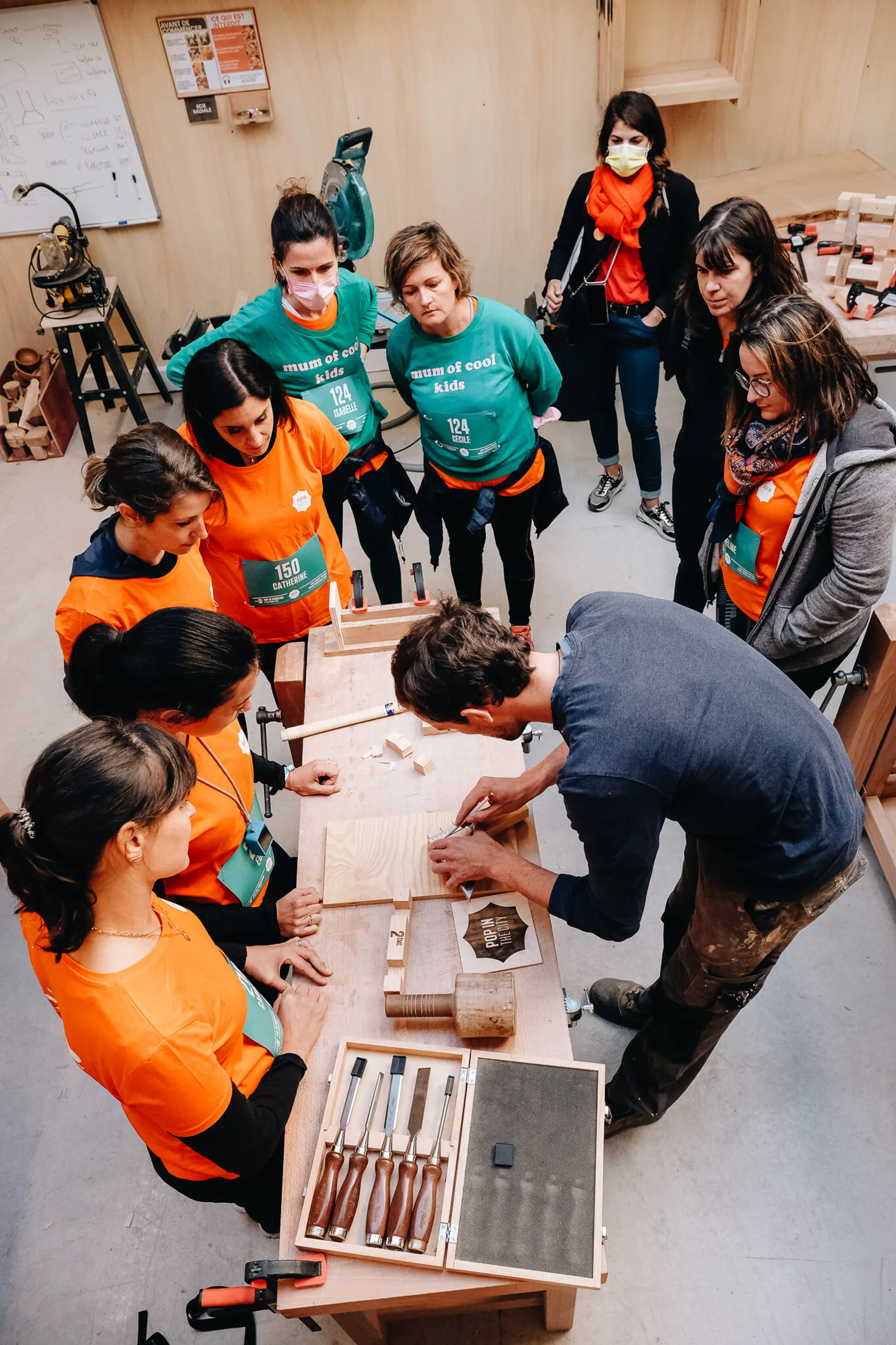 Enchantez votre équipe et sculptez chacun un tire-bouchon en bois avec Victor - Image n°4 - Wecandoo